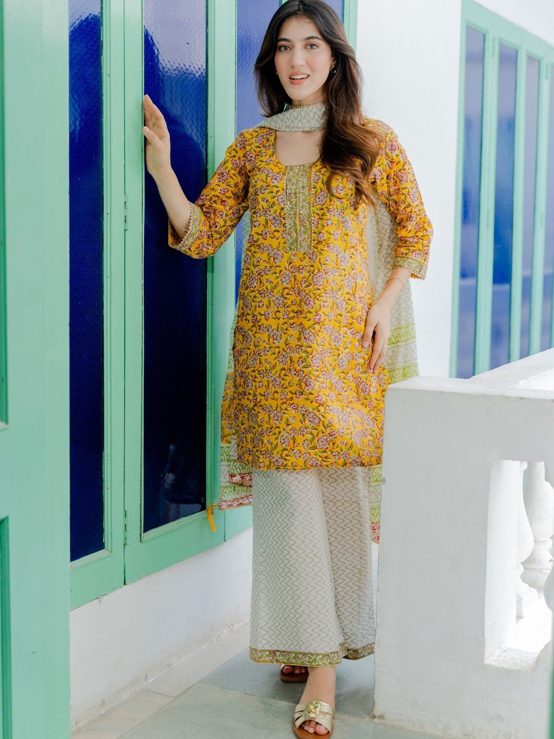 

DIMPLE DESIGN STUDIO Women Floral Printed Pure Cotton Kurta with Palazzos & Dupatta, Yellow