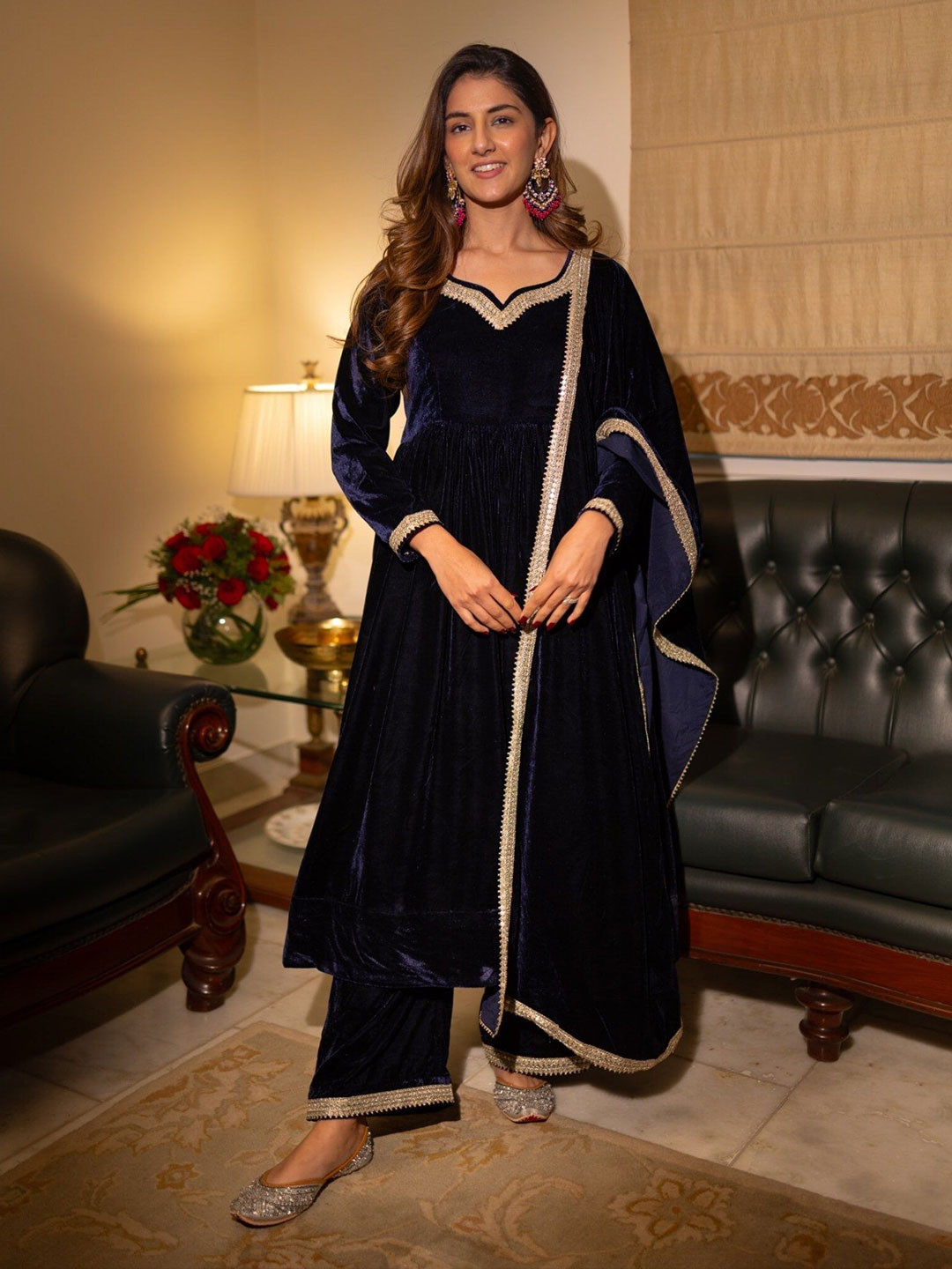 

DIMPLE DESIGN STUDIO Women Yoke Design Thread Work Velvet Kurta with Palazzos & Dupatta, Navy blue