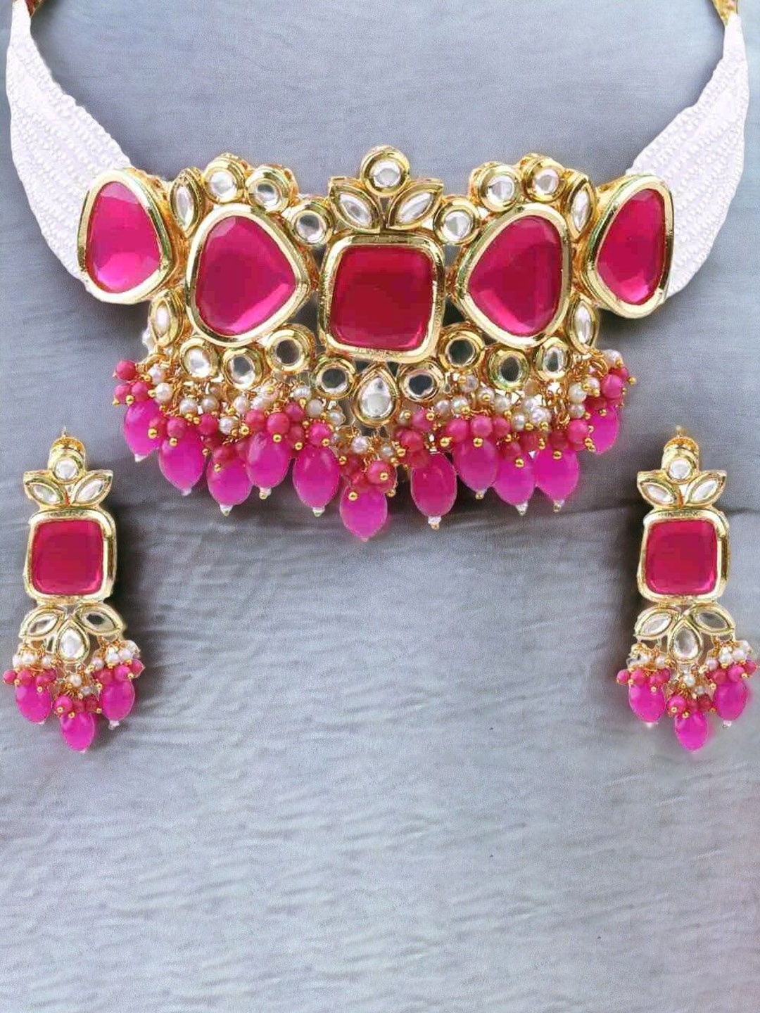 

Knigght Angel Jewels Gold-Plated Kundan-Studded & Beaded Jewellery Set