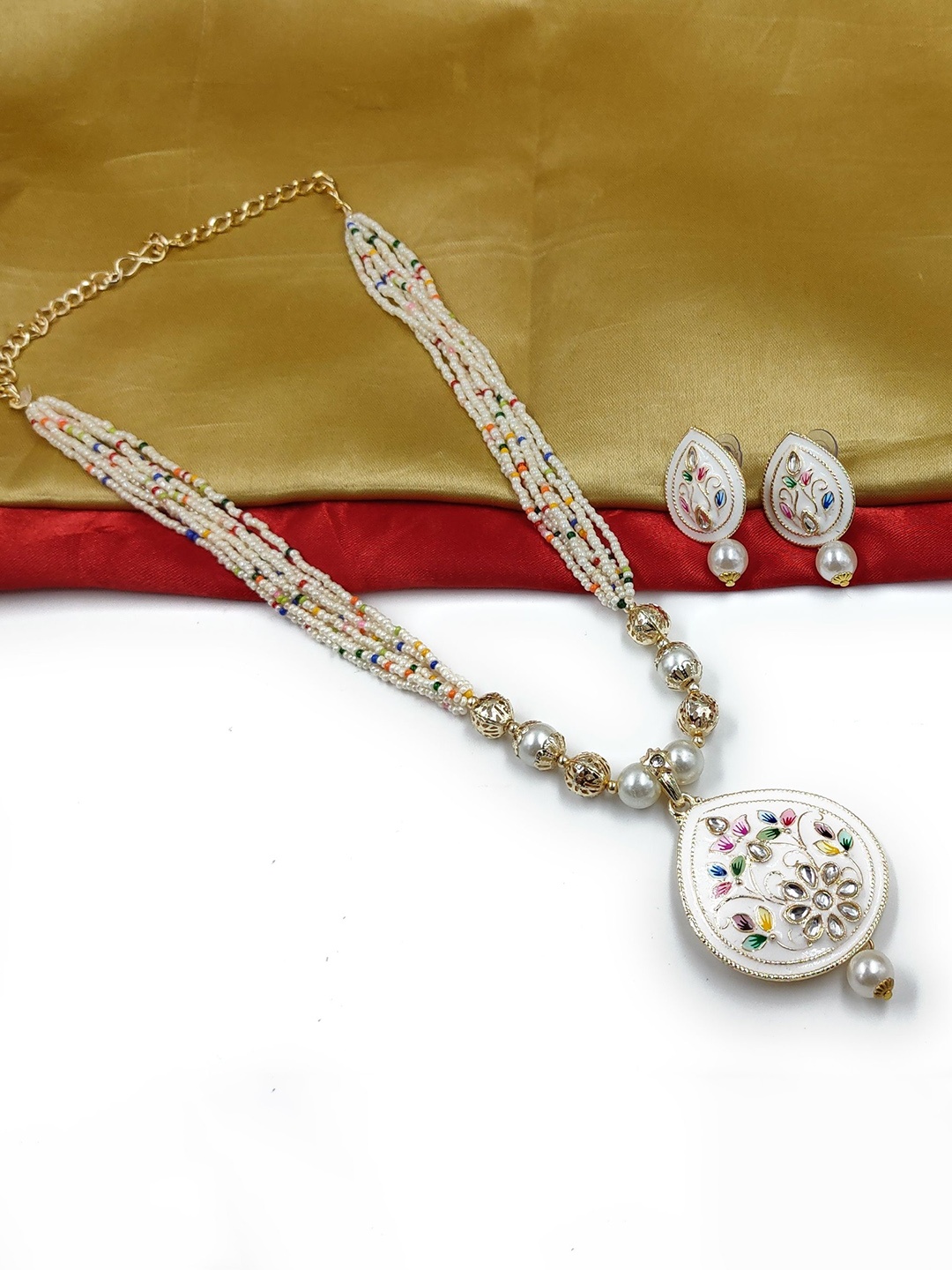 

Knigght Angel Jewels Gold-Plated Kundan-Studded & Beaded Jewellery Set