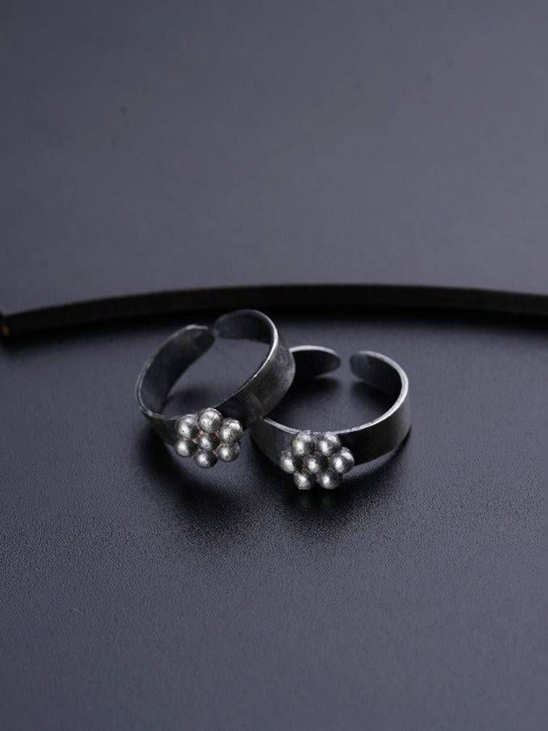 

House of Aadyaa Oxidised Toe Rings, Silver