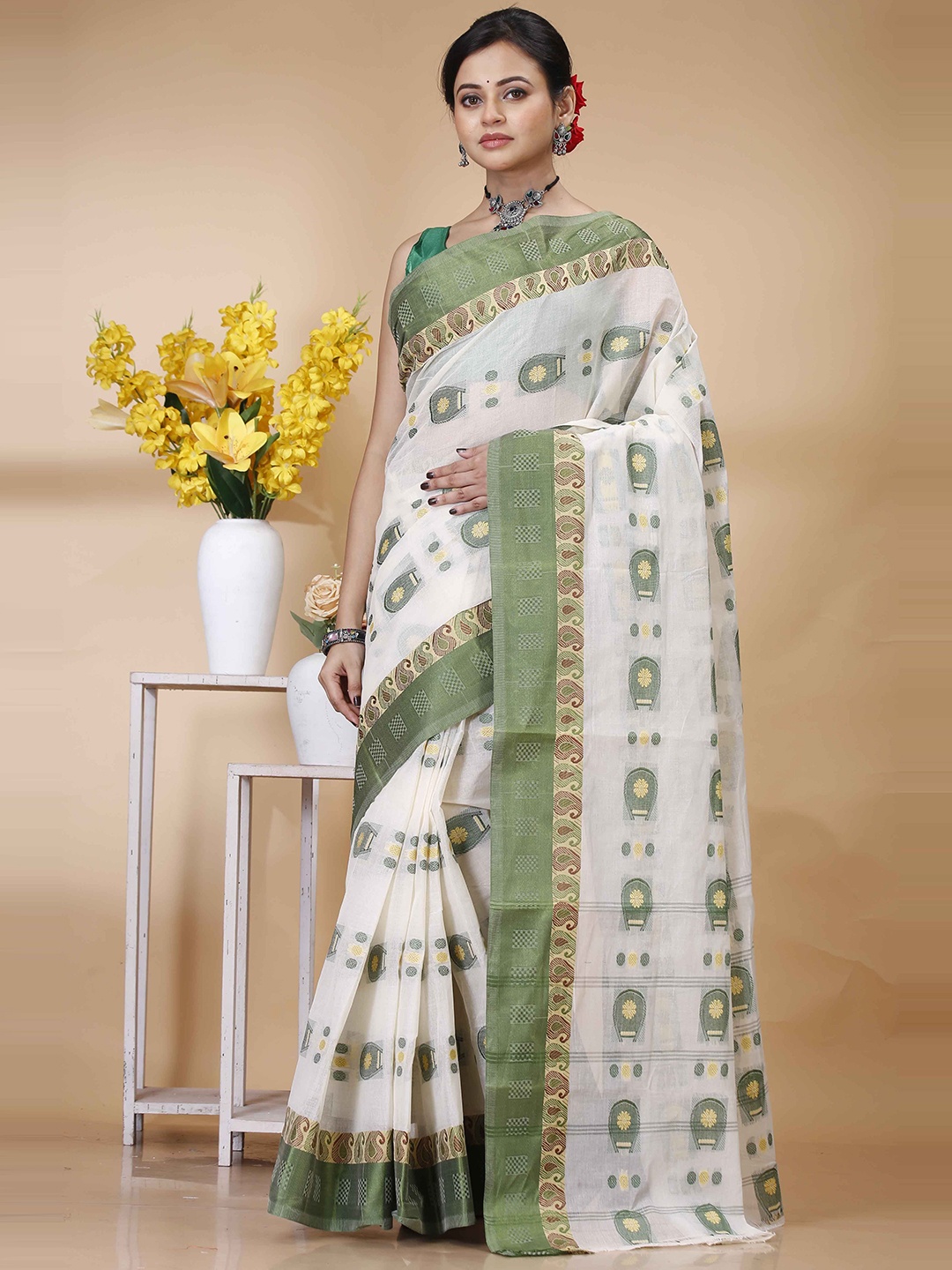 

Ruuprekha Woven Design Pure Cotton Fusion Taant Saree, Green