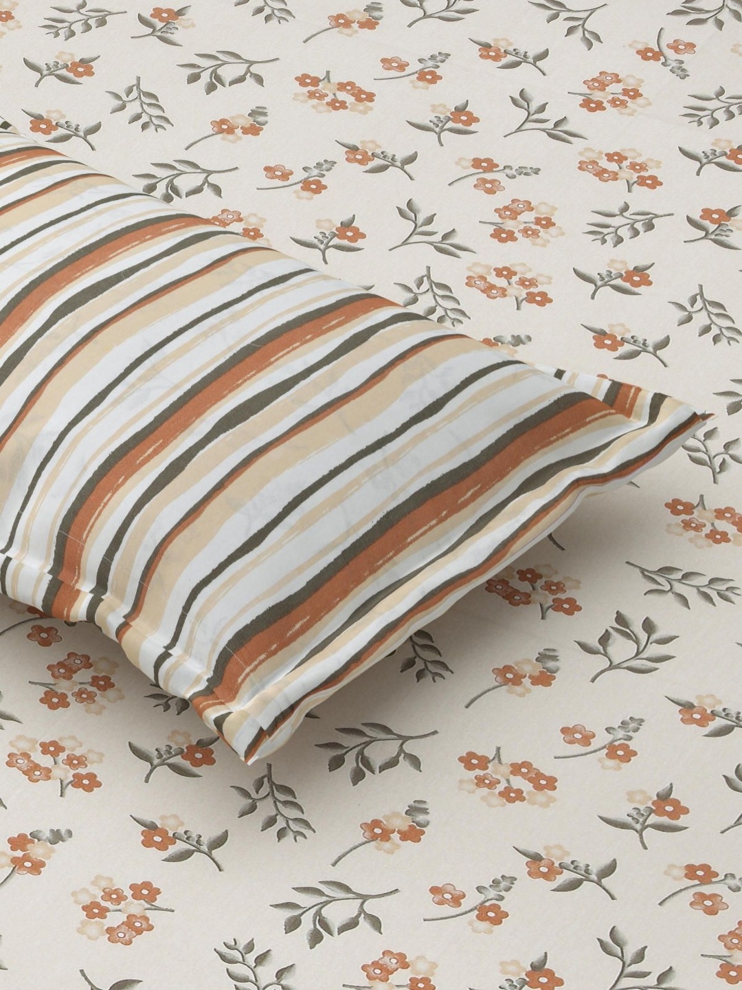 

Aura Brown & White Floral 120 TC King Bedsheet with 2 Pillow Covers