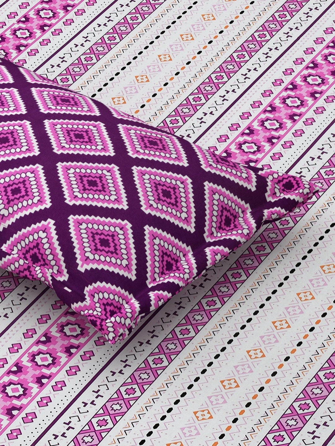 

Aura Pink & White Floral 120 TC King Bedsheet with 2 Pillow Covers