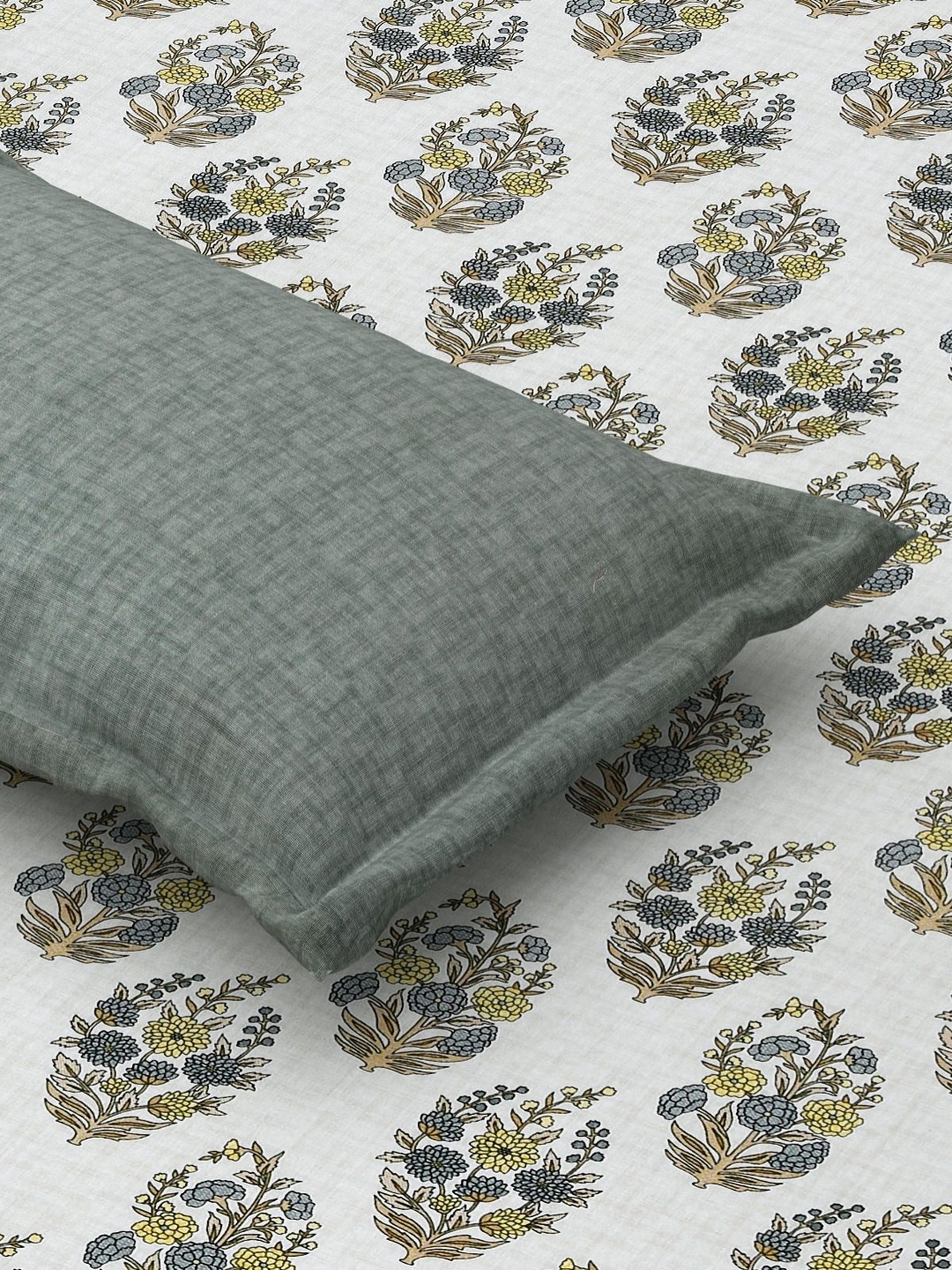 

Aura White & Green Floral 120 TC King Bedsheet with 2 Pillow Covers