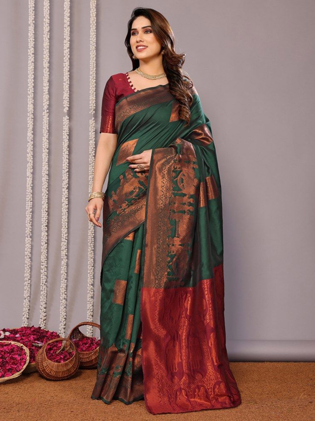 

REDFISH Pure Silk Banarasi Saree, Green