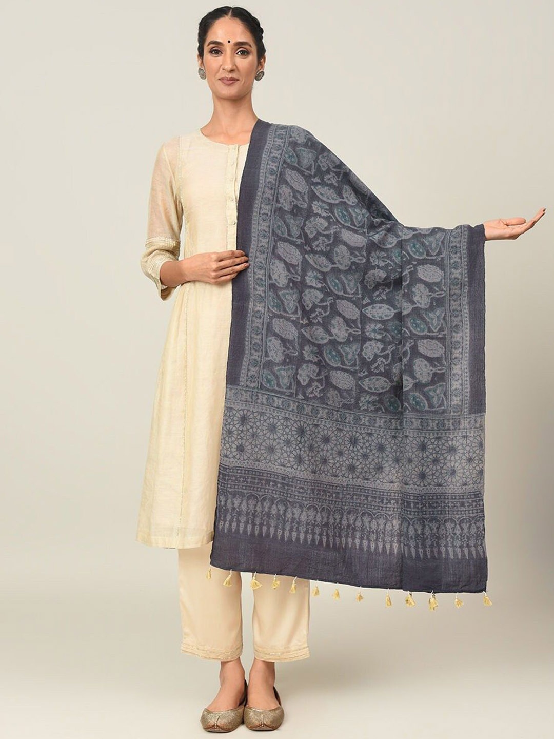 

JAYPORE Floral Printed Woollen Shawl, Black