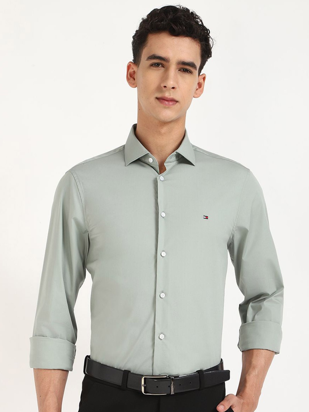 

Tommy Hilfiger Men India Slim Fit Spread Collar Solid Cotton Formal Shirt, Green