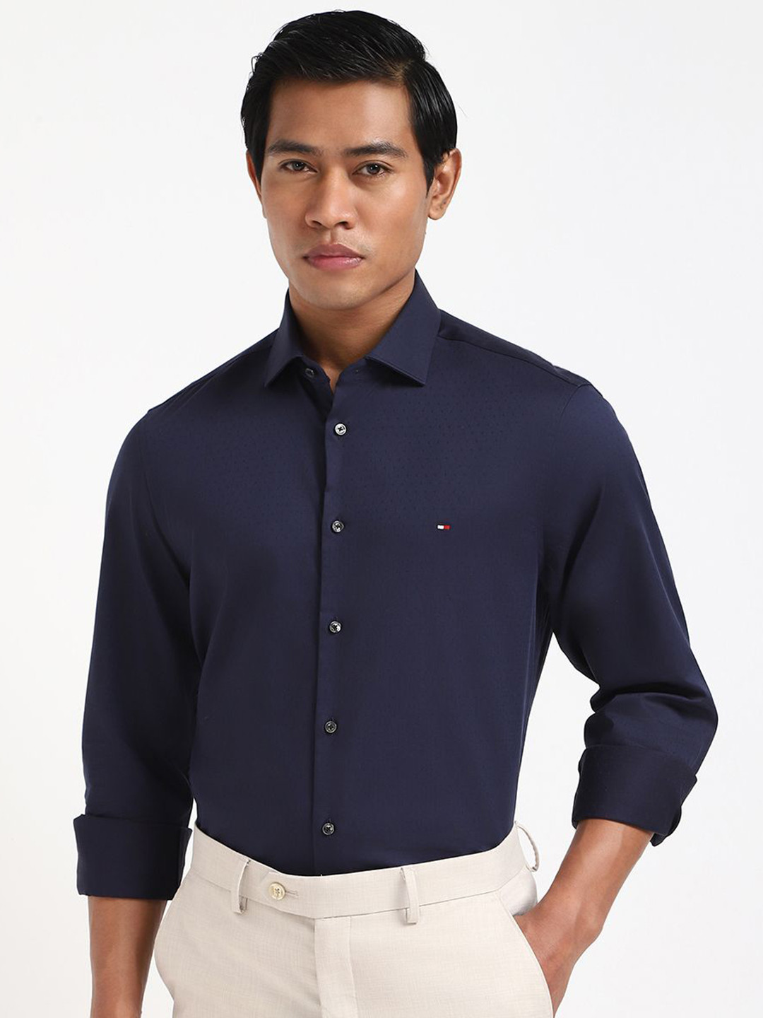 

Tommy Hilfiger Men Spread Collar Solid Cotton Slim Fit Formal Shirt, Navy blue