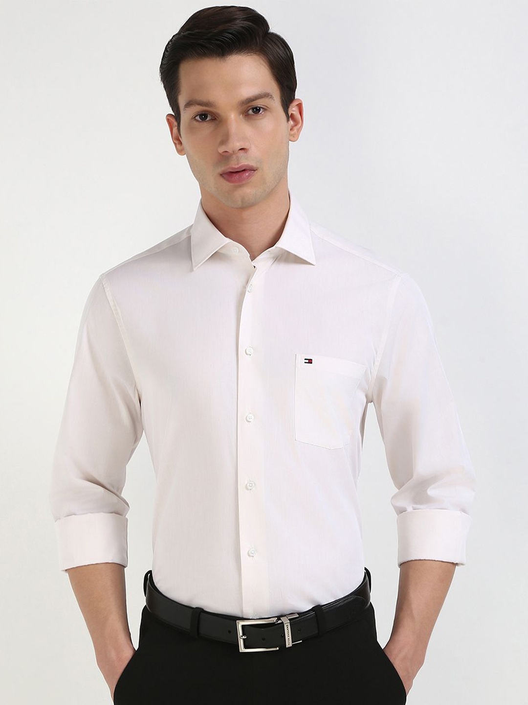 

Tommy Hilfiger Men Spread Collar Solid Cotton Formal Shirt, White