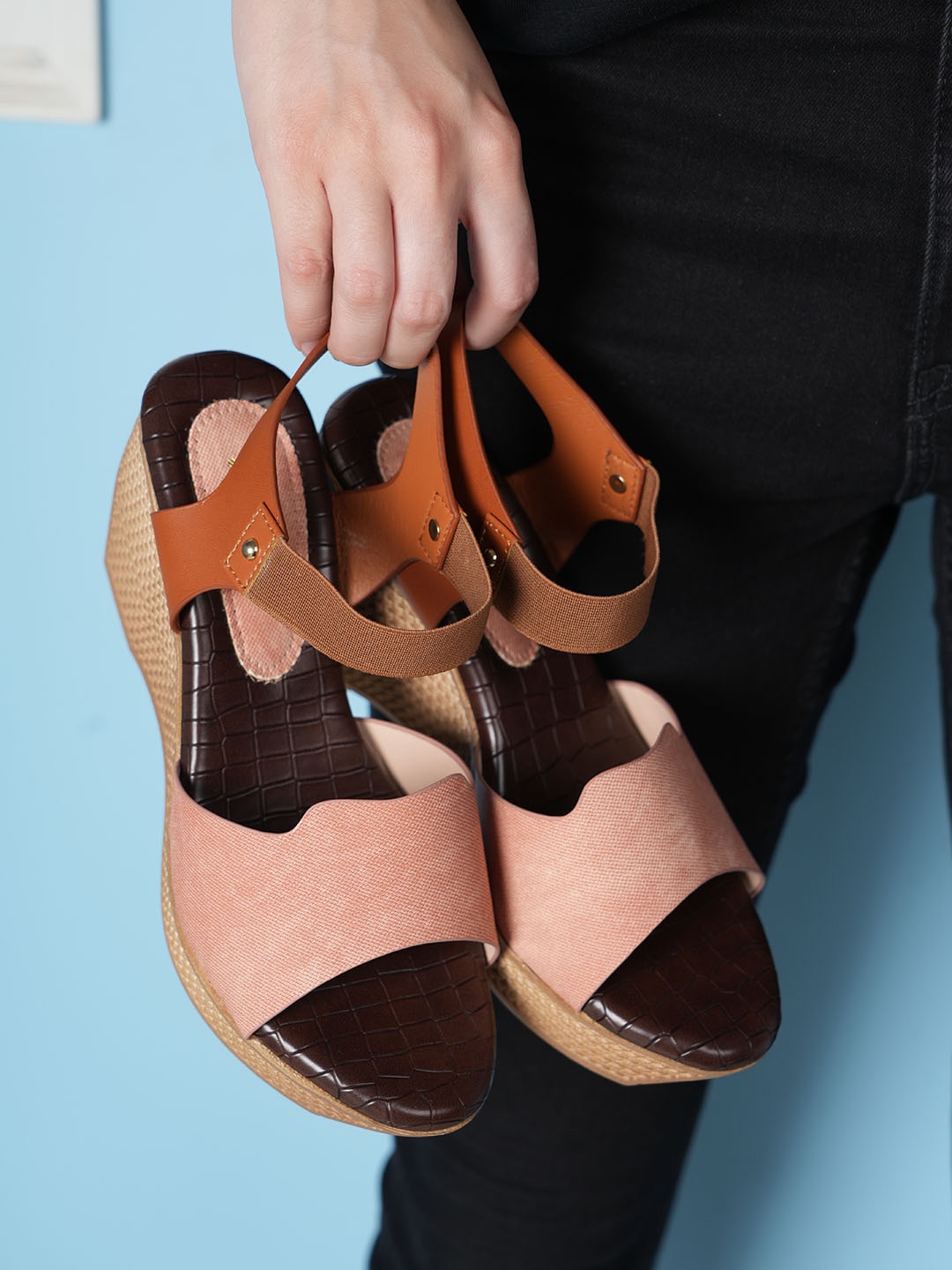 

The Roadster Lifestyle Co Women Textured Wedge Sandals, Pink
