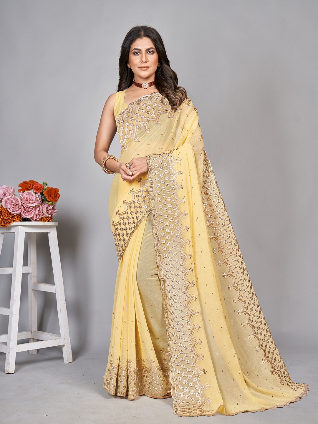 

BARKIYA CREATION Embellished Aari Work Saree, Cream