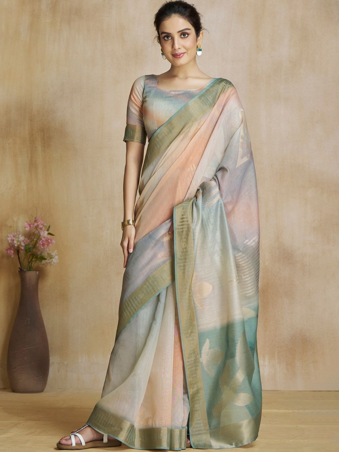 

DEVATITHI Ethnic Motifs Fancy Fabric With Digital Print Saree, Grey