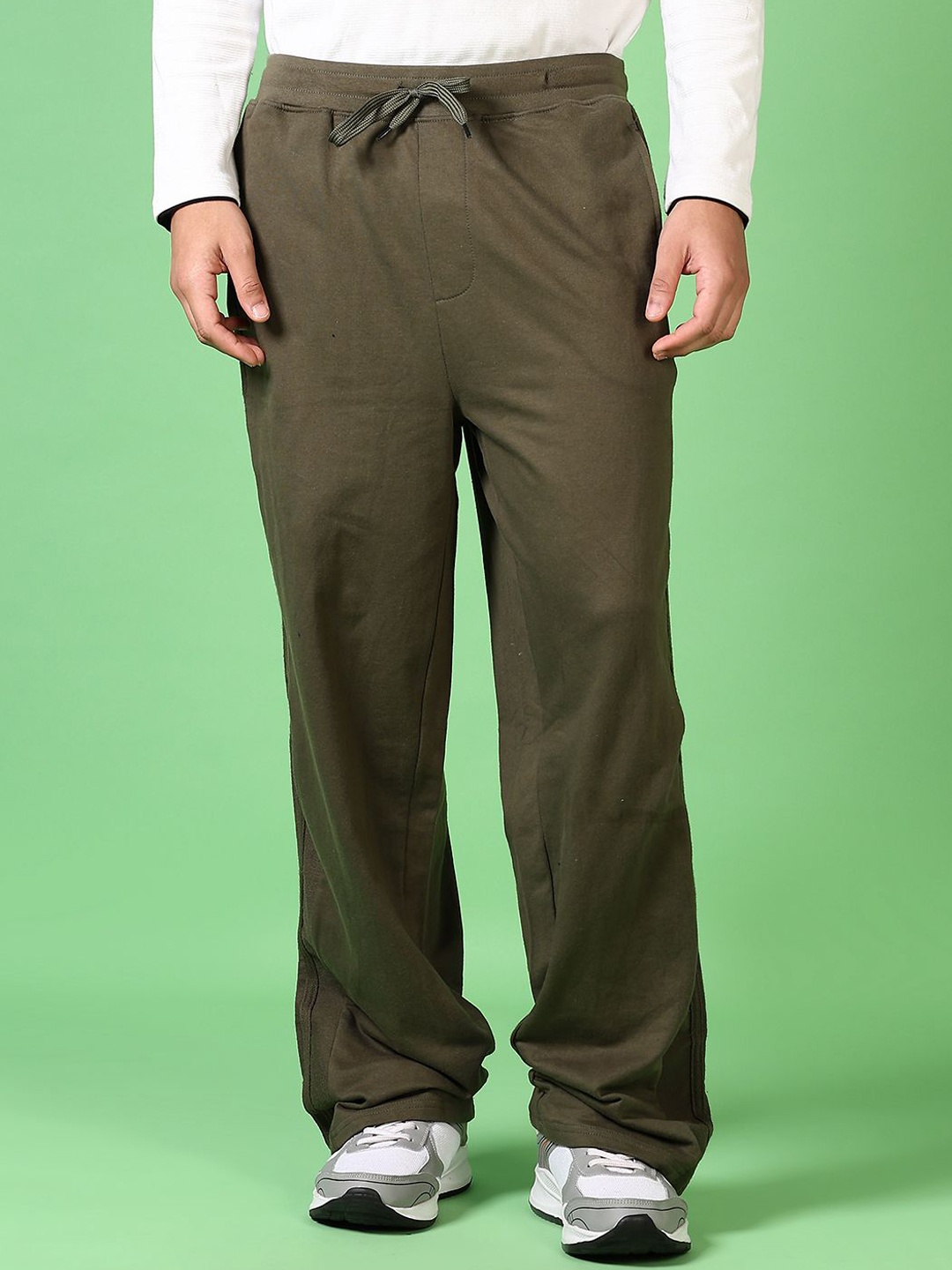 

V-Mart Men Cotton Mid Rise Track Pants, Olive
