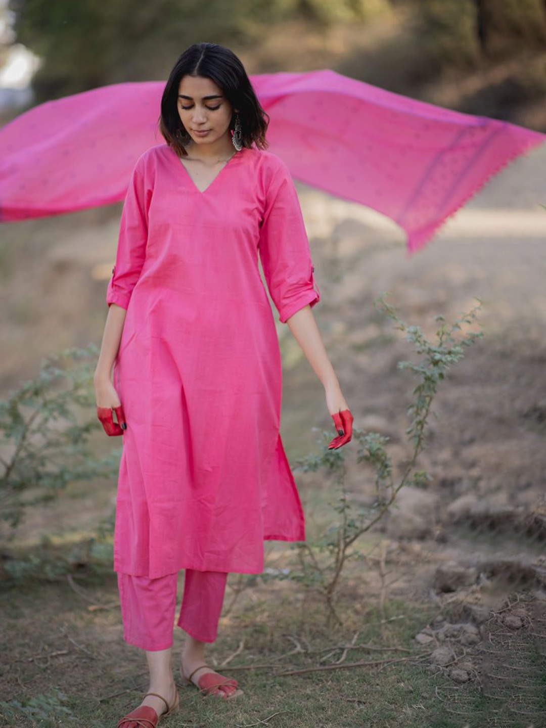 

GoSriKi V Neck Straight Kurta with Trousers & Dupatta, Pink