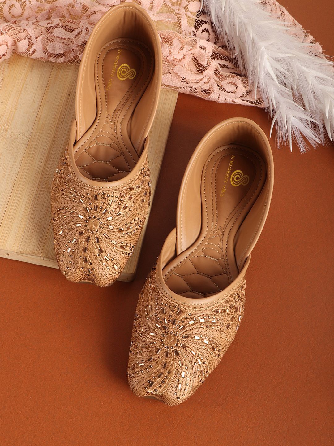 

sneakers villa Women Mojaris Flats, Tan