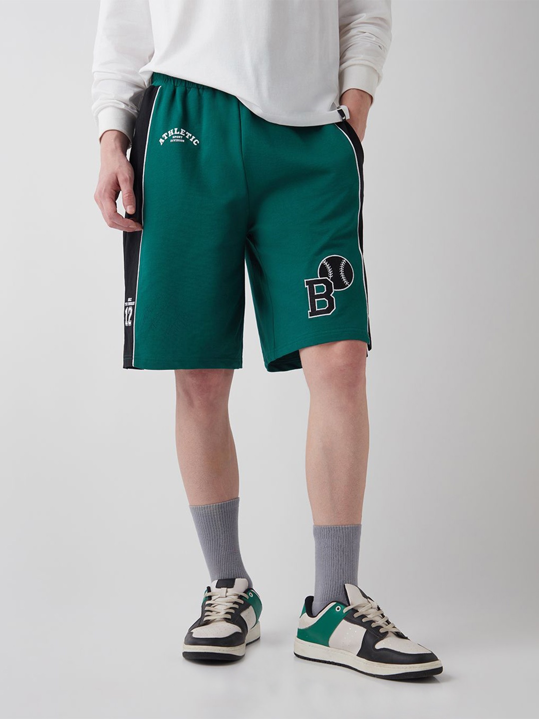 

Bewakoof Men Athletic Colourblocked Oversized Varsity Shorts, Green