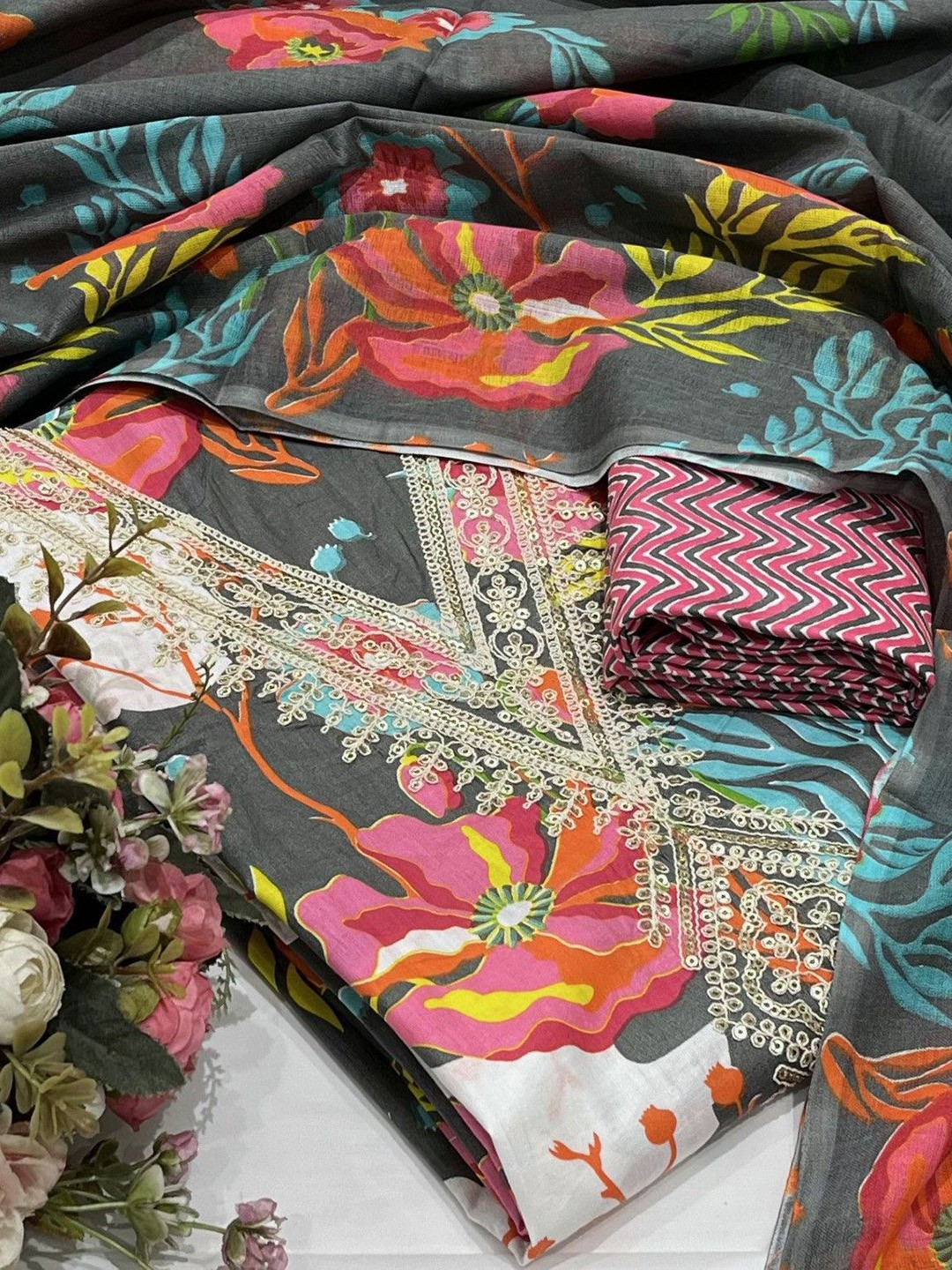 

SALWAR STUDIO Floral Printed Pure Cotton Unstitched Dress Material, Grey