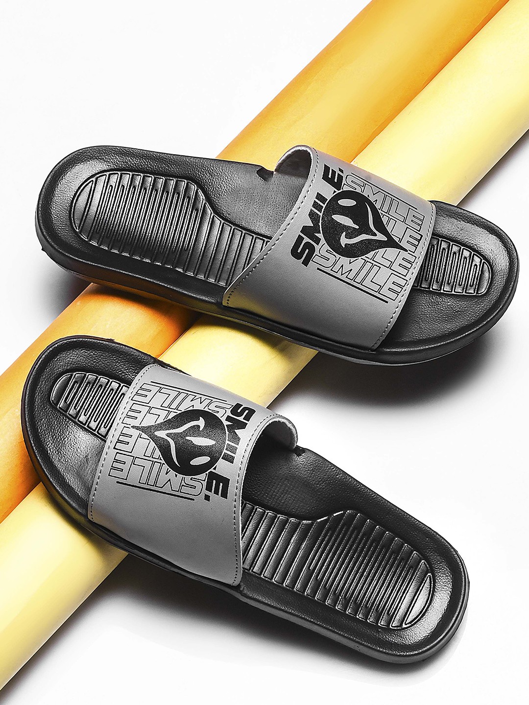 

PERY PAO Men Printed Sliders, Grey