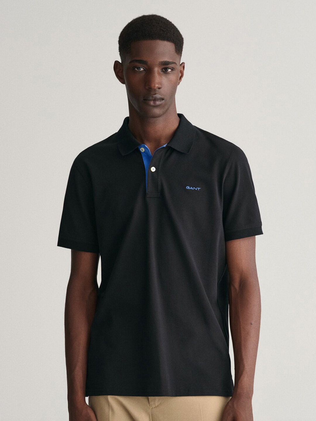 

GANT Men Solid Collared Short Sleeves Polo T-Shirt, Black