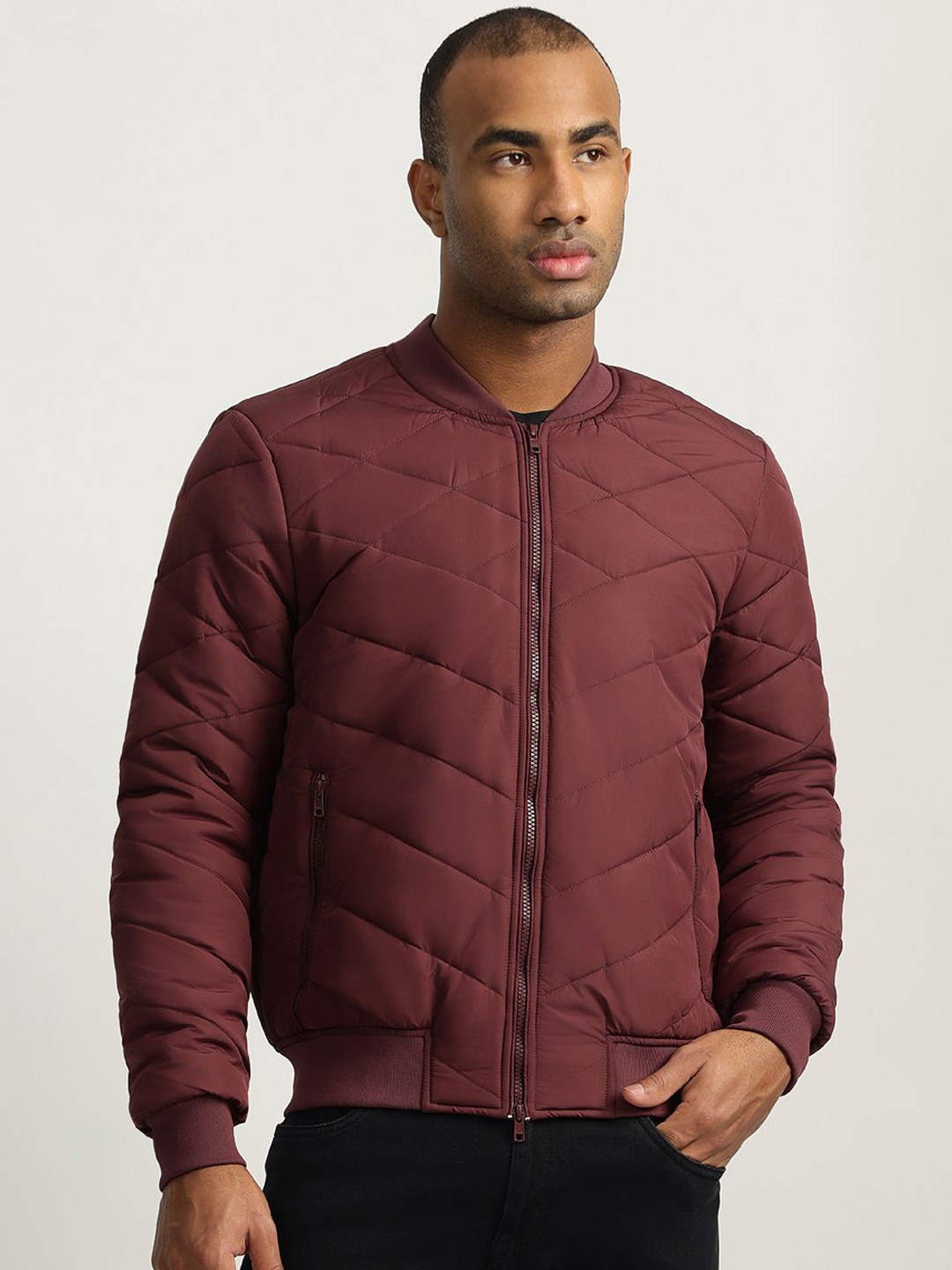 

Iconic Men Stand Collar Solid Casual Quilted Jacket, Maroon