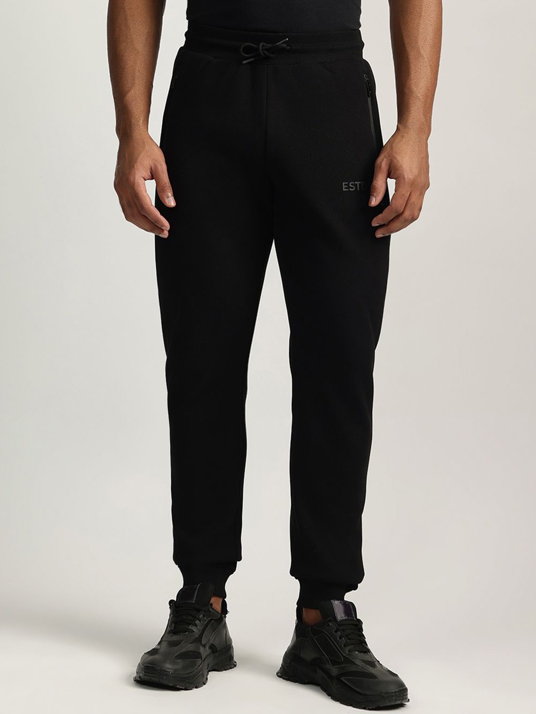 

Iconic Men Mid Rise Joggers, Black