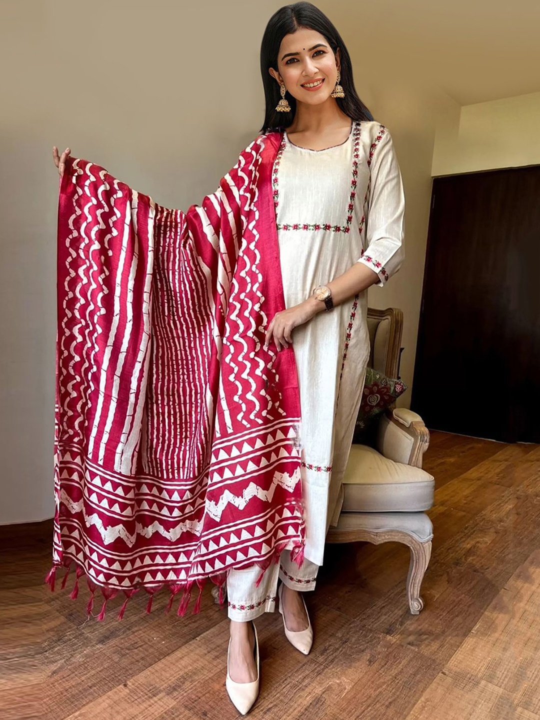 

Royal Export Floral Embroidered Thread Work Pure Cotton Straight Kurta Set, White