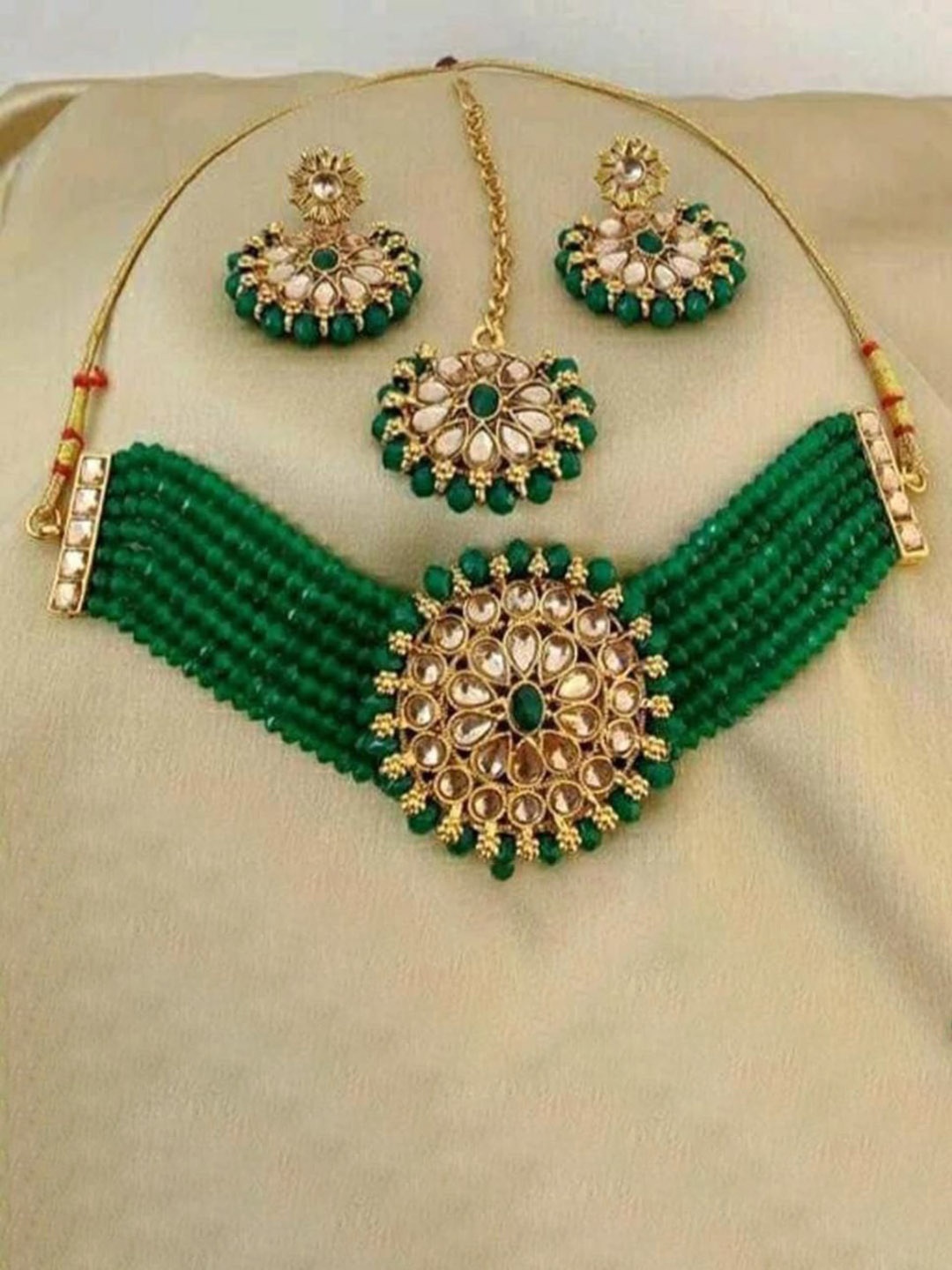 

JMBW INTERNATIONAL Gold-Plated & Green Kundan Studded Chocker Jewellery Set