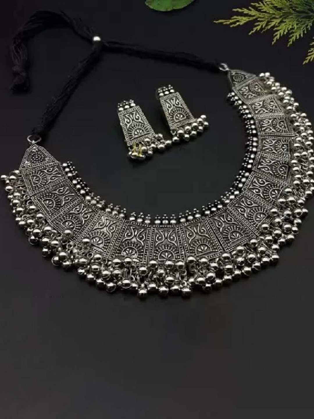 

JMBW INTERNATIONAL Women Silver-Plated Oxidised Chocker Necklace & Earrings