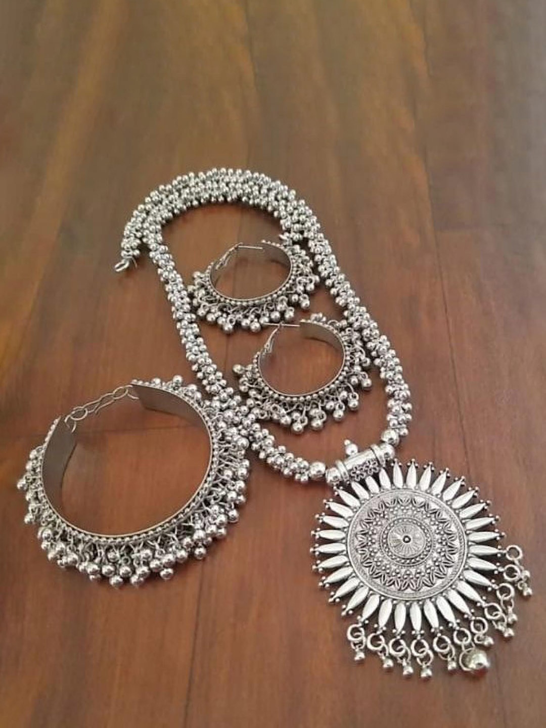 

JMBW INTERNATIONAL Silver-Plated Necklace With Earrings & Bracelet
