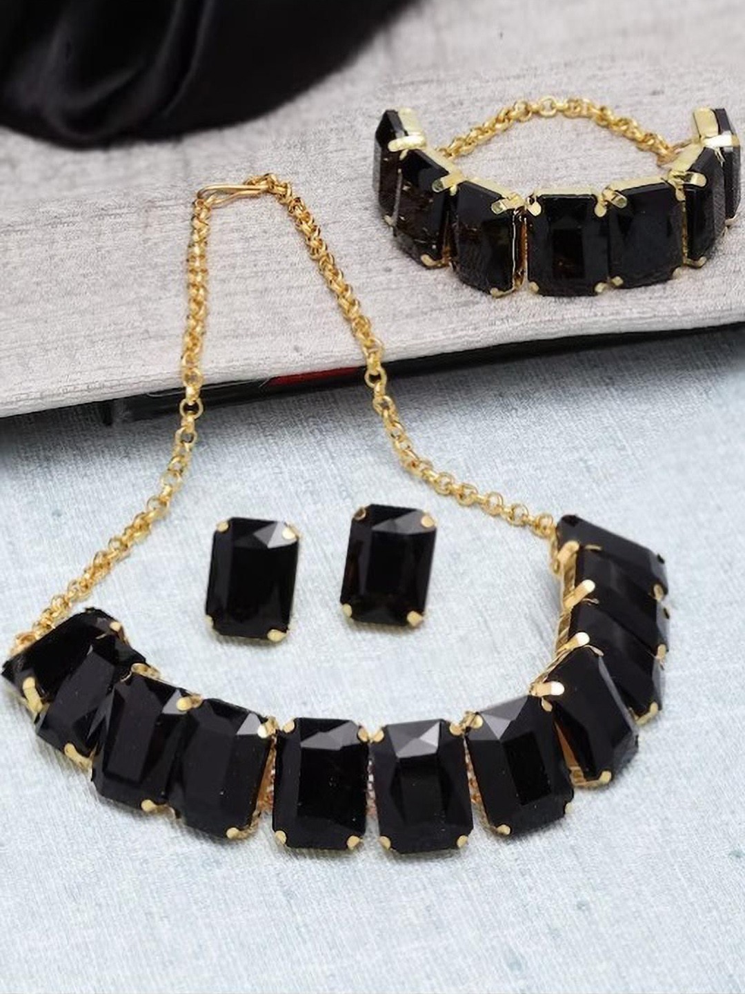 

JMBW INTERNATIONAL Women Gold Plated Black Stone Jewellery Set