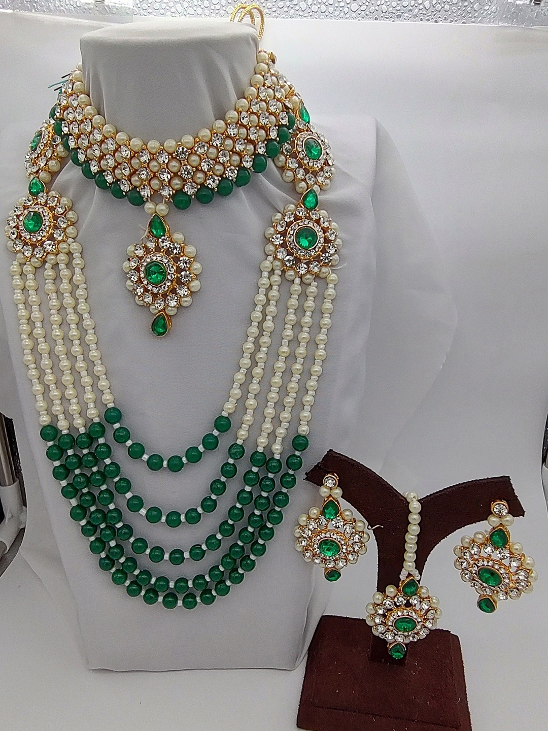 

JMBW INTERNATIONAL Gold-Plated Stone-Studded & Beaded Jewellery Set, Green