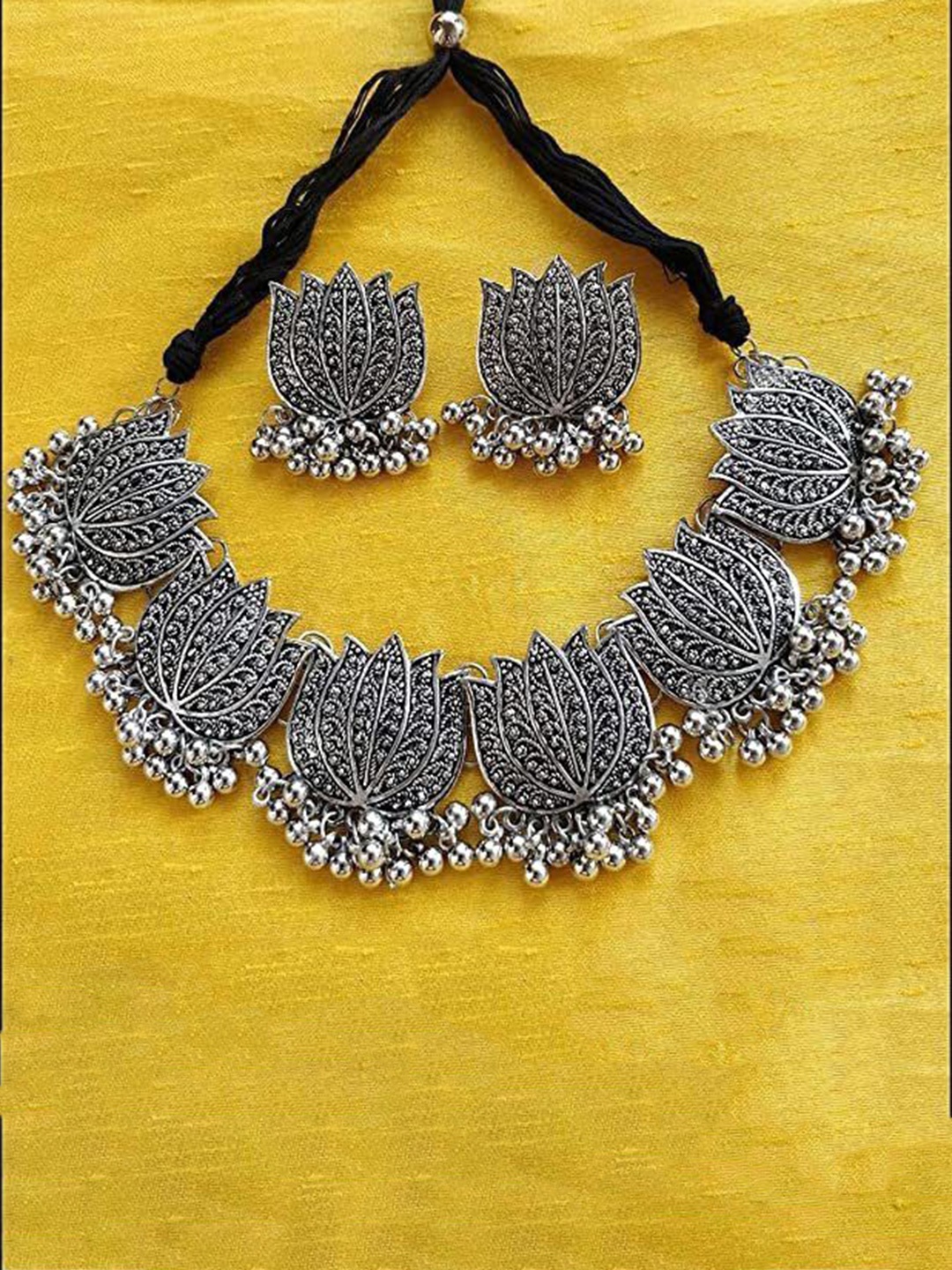

JMBW INTERNATIONAL Oxidised Silver-Plated Floral Jewellery Set
