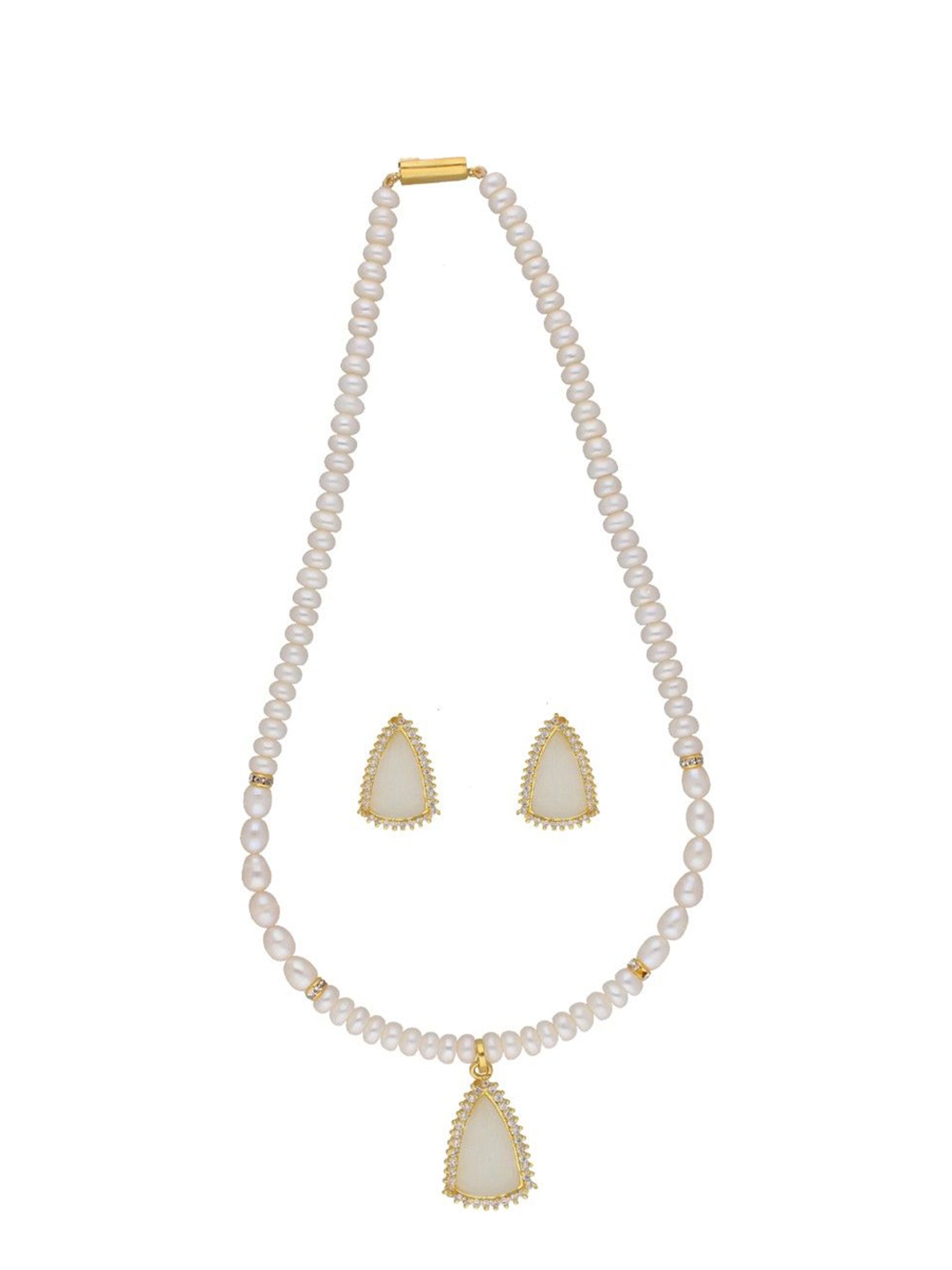 

Sri Jagdamba Pearls Dealer Gold Plated Artificial Stones Studded & Beaded Jewellery Set