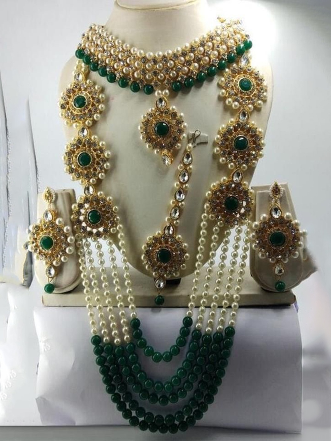 

JMBW INTERNATIONAL Gold-Plated Stone-Studded & Beaded Jewellery Set, Green