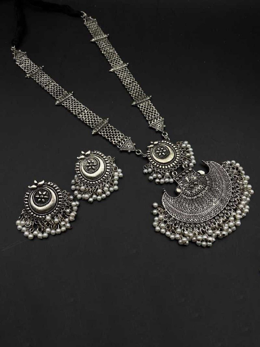 

JMBW INTERNATIONAL Beaded Oxidised Jewellery Set, Silver