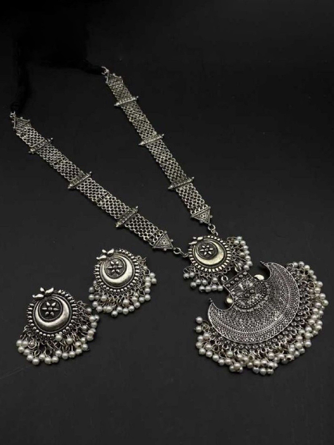 

JMBW INTERNATIONAL Silver Plated Oxidised Jewellery Set