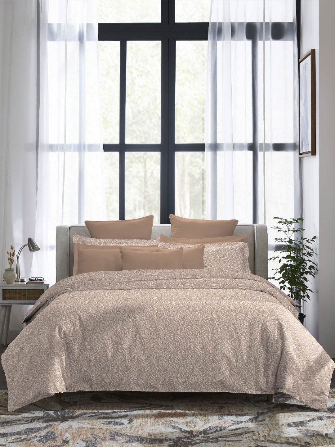

MYTRIDENT Tan & White Geometric 300 TC King Bedsheet with 4 Pillow Covers