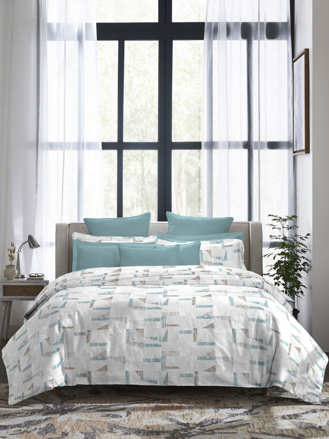 

MYTRIDENT Blue & White Geometric 300 TC King Bedsheet with 4 Pillow Covers