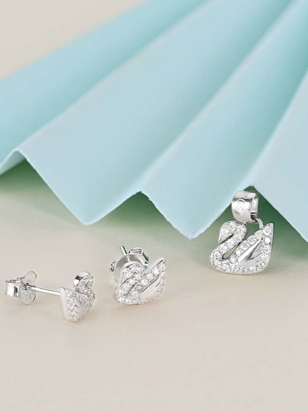 

TOUCH925 Graceful Swan 92.5 Pure Silver Cubic Zirconia-Studded Jewellery Set