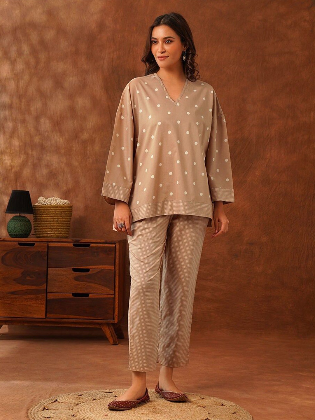 

JAYPORE Women Geometric Printed Night suits, Nude