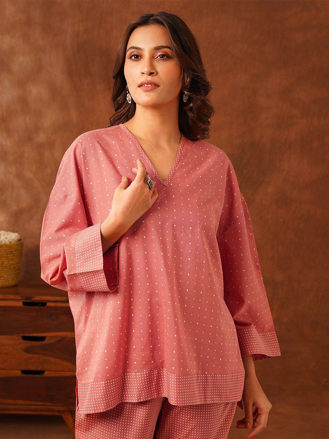 

JAYPORE Women Cotton V-Neck Top, Pink