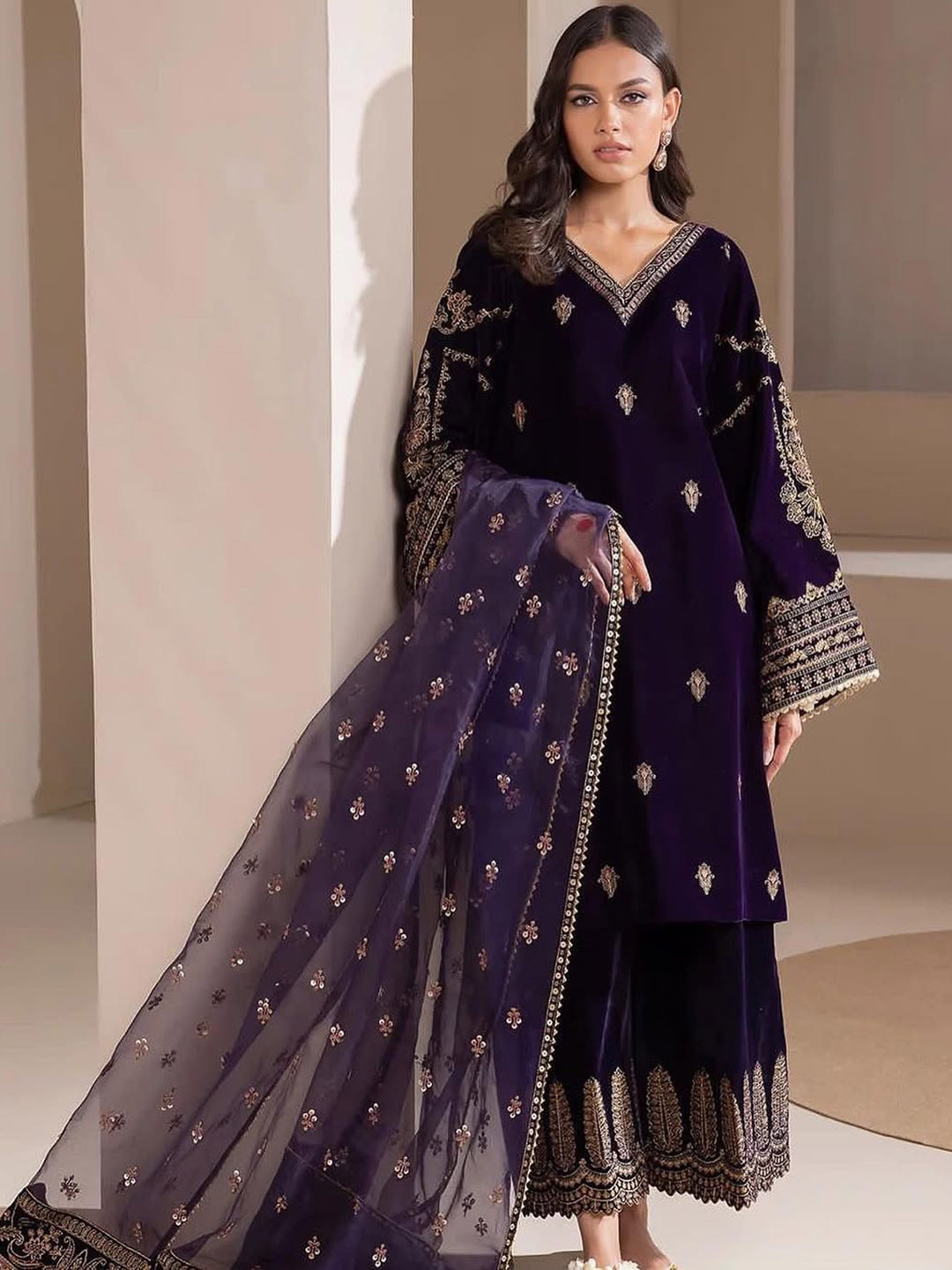 

BHARODIYA ENTERPRISES Floral Embroidered Sequinned Velvet Kurta with Palazzos & Dupatta, Purple