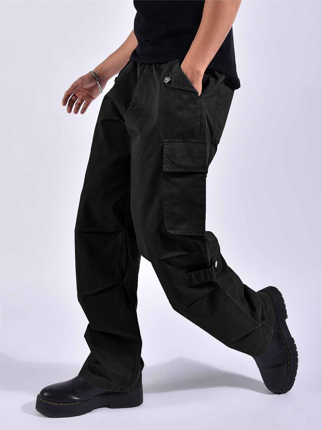 

Beyoung Men Pleated Elasticated Cargo Pants, Black