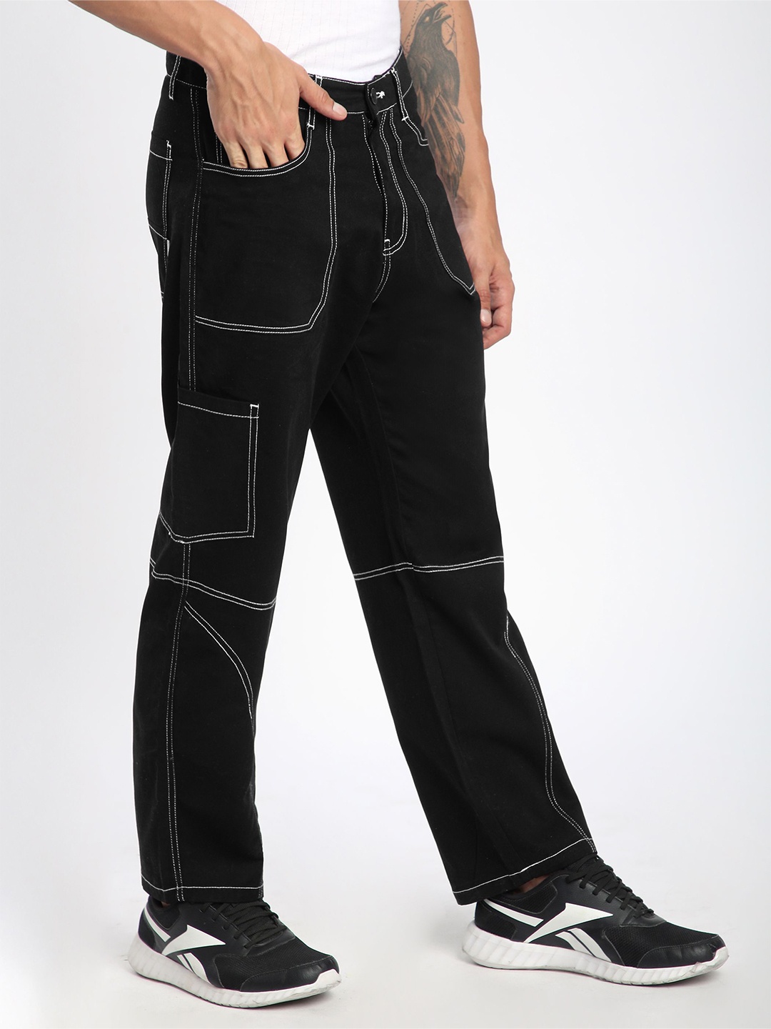 

Beyoung Men Black Patch Pocket Contrast Stitch Cargo Pants