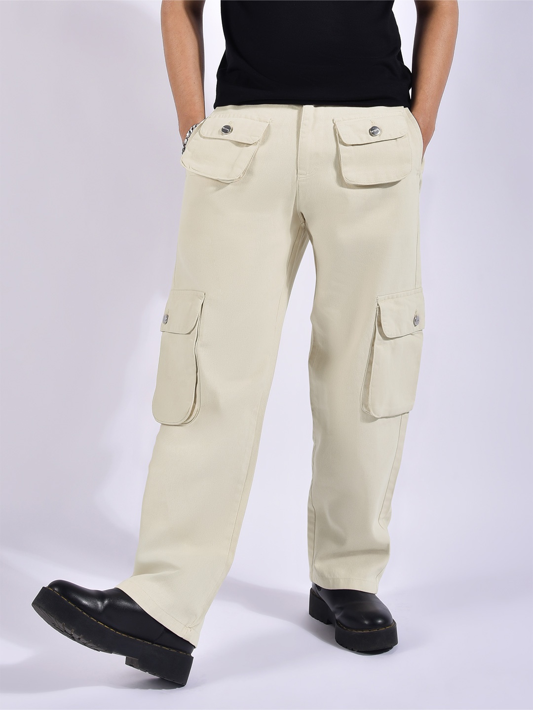 

Beyoung Men Relaxed Fit Off White Patch Pocket Cargo Pants