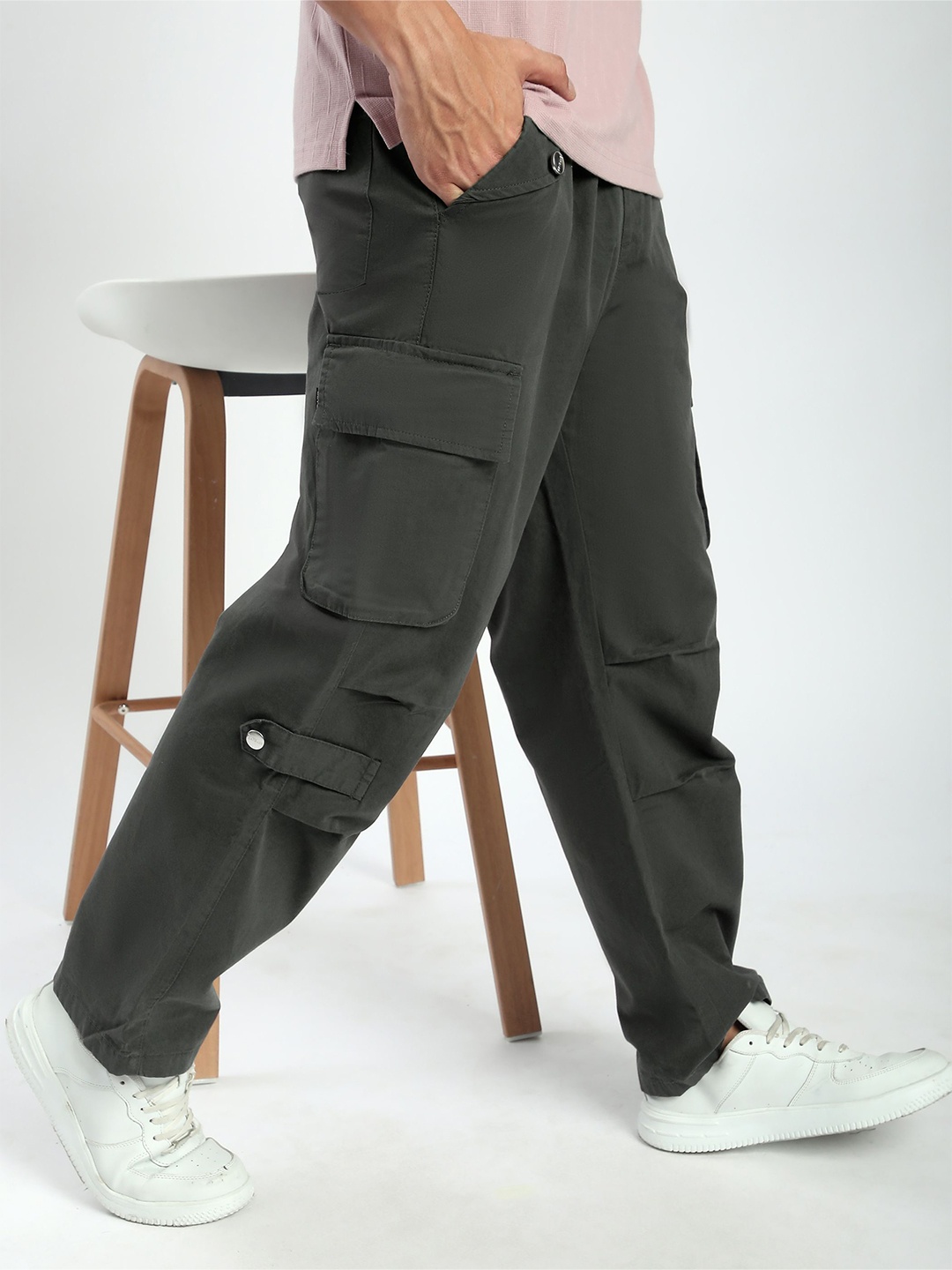 

Beyoung Men Pleated Elasticated Cargo Pants, Grey