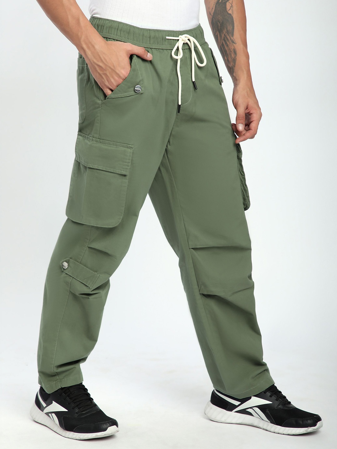 

Beyoung Men Pale Olive Pleated Elasticated Cargo Pants, Green