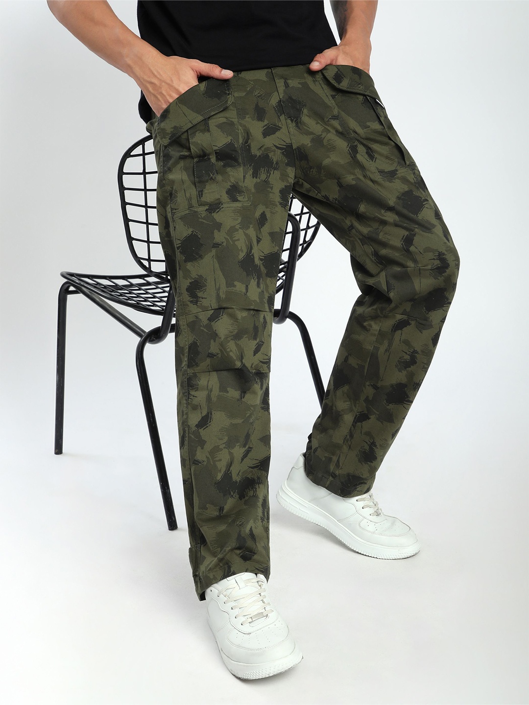 

Beyoung Men Camouflage Cargos Trousers, Green