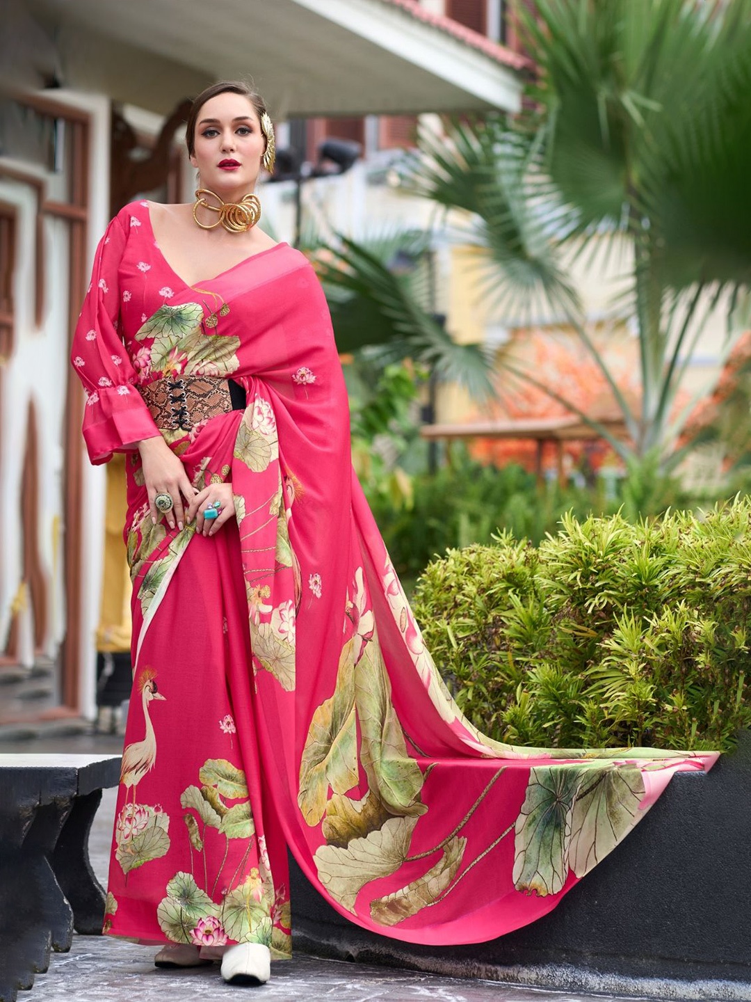 

DEVATITHI Pure Georgette Saree With Exclusive Print Saree, Red